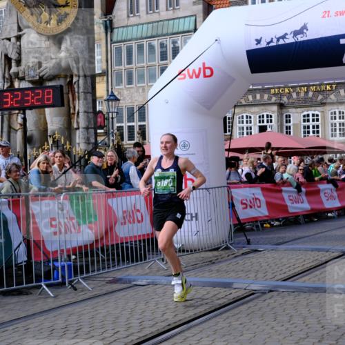 13.09.2026 - 21. swb-Marathon Bremen Tim E. http://msf.ph/oto/10358563 13.09.2026 12:54:17 Ziel 5160, 6112, 9617, 13212 meine-sportfotos.de