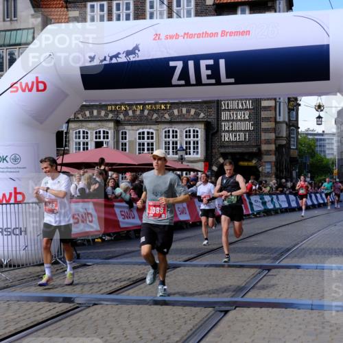 13.09.2026 - 21. swb-Marathon Bremen Tim E. http://msf.ph/oto/10358635 13.09.2026 12:54:26 Ziel 1256, 1629, 6112, 9399, 9617 meine-sportfotos.de