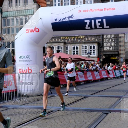 13.09.2026 - 21. swb-Marathon Bremen Tim E. http://msf.ph/oto/10358680 13.09.2026 12:54:27 Ziel 1256, 1629, 6112, 9399, 9617 meine-sportfotos.de