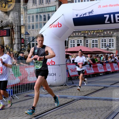 13.09.2026 - 21. swb-Marathon Bremen Tim E. http://msf.ph/oto/10358703 13.09.2026 12:54:27 Ziel 1256, 1629, 6112, 9399, 9617 meine-sportfotos.de