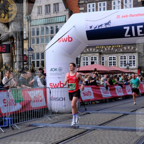 13.09.2026 - 21. swb-Marathon Bremen Tim E. http://msf.ph/oto/10358803 13.09.2026 12:54:31 Ziel 1256, 1629, 6112, 9399, 9617 meine-sportfotos.de