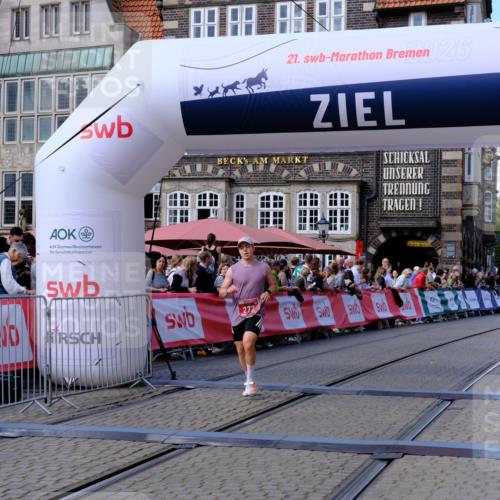 13.09.2026 - 21. swb-Marathon Bremen Tim E. http://msf.ph/oto/10358903 13.09.2026 12:54:34 Ziel 1256, 1629, 9399, 9617 meine-sportfotos.de