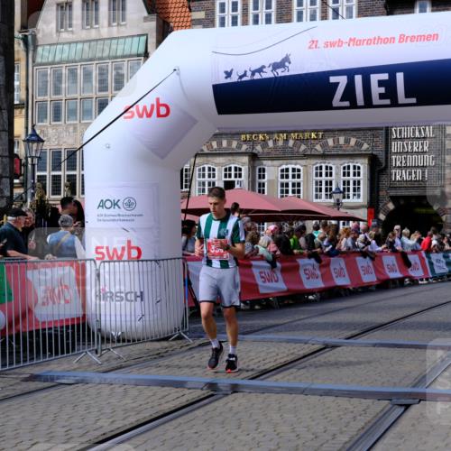 13.09.2026 - 21. swb-Marathon Bremen Tim E. http://msf.ph/oto/10358947 13.09.2026 12:54:52 Ziel 1020 meine-sportfotos.de