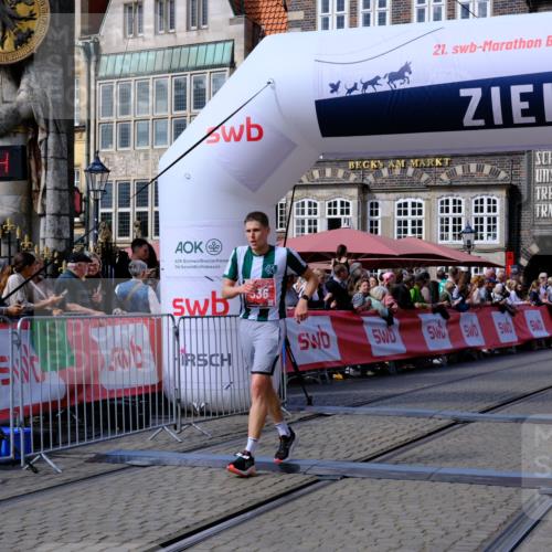 13.09.2026 - 21. swb-Marathon Bremen Tim E. http://msf.ph/oto/10358980 13.09.2026 12:54:53 Ziel 1020 meine-sportfotos.de