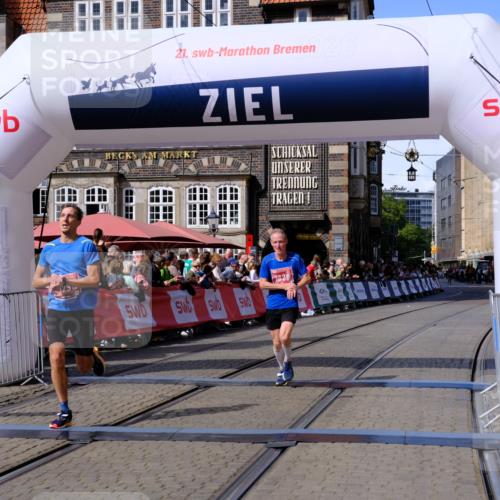 13.09.2026 - 21. swb-Marathon Bremen Tim E. http://msf.ph/oto/10359056 13.09.2026 12:54:58 Ziel 1020 meine-sportfotos.de
