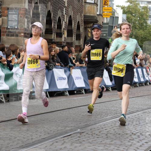 13.09.2026 - 21. swb-Marathon Bremen Strokosch-Dieckow http://msf.ph/oto/10359091 13.09.2026 10:57:42 Ziel 10166, 10177, 10226, 10300, 10394, 10517, 10518, 10578, 10687, 10969, 11106, 11365, 11480, 11498, 11609, 11667, 11734, 11966, 12037, 12111, 12263, 12372, 12382, 12383, 12400, 12411, 10078, 10460, 10559, 10565, 10707, 10728, 11136, 11153, 11332, 11532, 11568, 11824, 11856, 12228, 12231, 12427, 12551, 12555 meine-sportfotos.de
