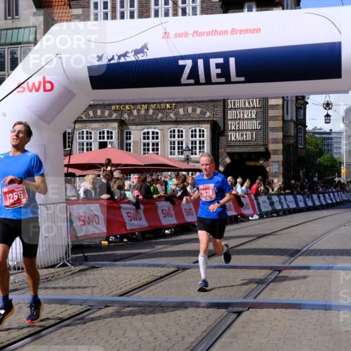 13.09.2026 - 21. swb-Marathon Bremen Tim E. http://msf.ph/oto/10359093 13.09.2026 12:54:59 Ziel 1020 meine-sportfotos.de