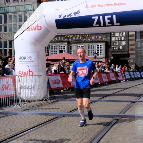 13.09.2026 - 21. swb-Marathon Bremen Tim E. http://msf.ph/oto/10359151 13.09.2026 12:55:00 Ziel 1020 meine-sportfotos.de