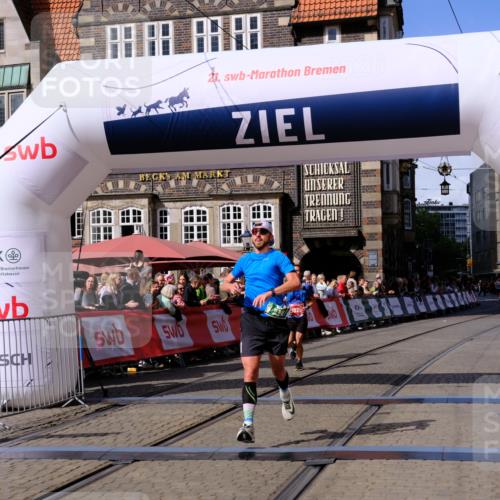 13.09.2026 - 21. swb-Marathon Bremen Tim E. http://msf.ph/oto/10359186 13.09.2026 12:55:21 Ziel 13085 meine-sportfotos.de