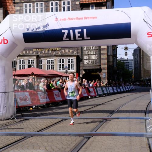 13.09.2026 - 21. swb-Marathon Bremen Tim E. http://msf.ph/oto/10359335 13.09.2026 12:55:36 Ziel 3744 meine-sportfotos.de