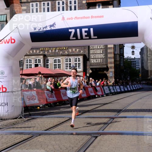 13.09.2026 - 21. swb-Marathon Bremen Tim E. http://msf.ph/oto/10359347 13.09.2026 12:55:36 Ziel 3744 meine-sportfotos.de
