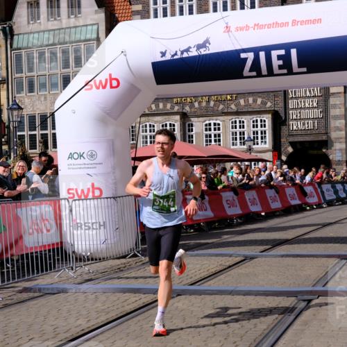 13.09.2026 - 21. swb-Marathon Bremen Tim E. http://msf.ph/oto/10359395 13.09.2026 12:55:37 Ziel 3744 meine-sportfotos.de