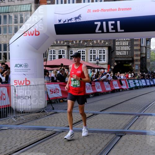 13.09.2026 - 21. swb-Marathon Bremen Tim E. http://msf.ph/oto/10359426 13.09.2026 12:55:59 Ziel 299, 1724, 2072, 4381, 5163, 9630, 10034 meine-sportfotos.de