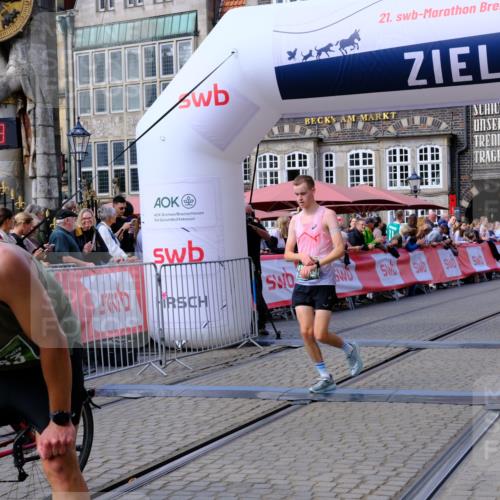 13.09.2026 - 21. swb-Marathon Bremen Tim E. http://msf.ph/oto/10359618 13.09.2026 12:56:18 Ziel 1583, 2072, 5163, 6630, 10034, 13080 meine-sportfotos.de