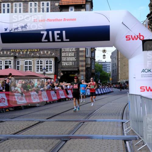 13.09.2026 - 21. swb-Marathon Bremen Tim E. http://msf.ph/oto/10359715 13.09.2026 12:56:28 Ziel 250, 6630 meine-sportfotos.de