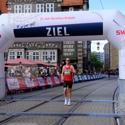 13.09.2026 - 21. swb-Marathon Bremen Tim E. http://msf.ph/oto/10359808 13.09.2026 12:56:32 Ziel 250, 6630 meine-sportfotos.de