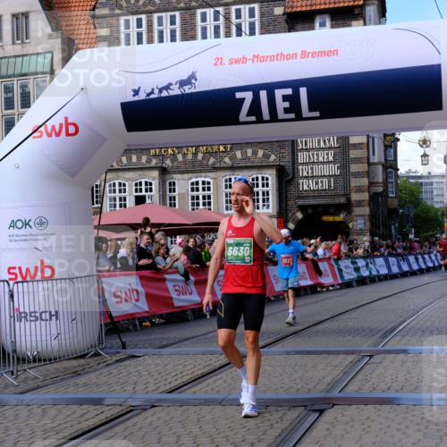 13.09.2026 - 21. swb-Marathon Bremen Tim E. http://msf.ph/oto/10359848 13.09.2026 12:56:34 Ziel 250, 6630 meine-sportfotos.de