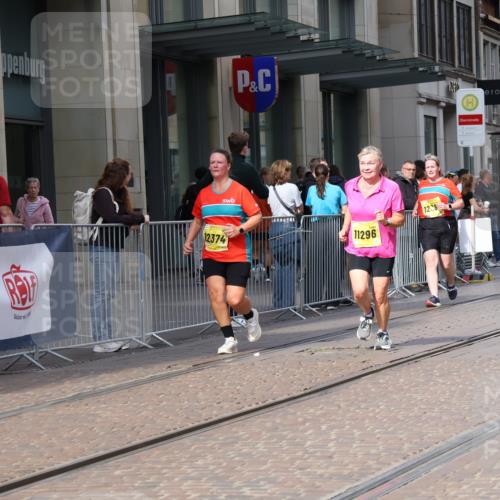 13.09.2026 - 21. swb-Marathon Bremen Strokosch-Dieckow http://msf.ph/oto/10359852 13.09.2026 11:20:09 Ziel 10161, 11296, 11529, 11530, 11541, 11980, 12285, 12316, 12317, 12374, 10430, 10882, 11244, 11333, 11337, 11546, 12472 meine-sportfotos.de