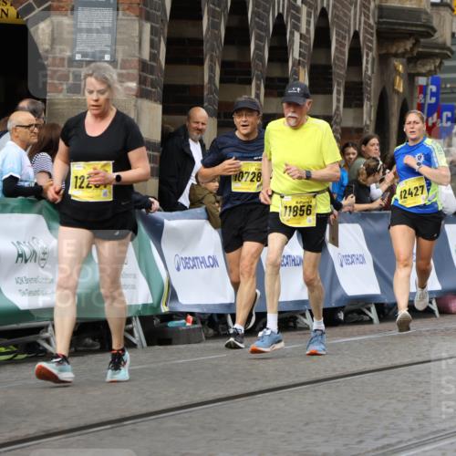 13.09.2026 - 21. swb-Marathon Bremen Strokosch-Dieckow http://msf.ph/oto/10359857 13.09.2026 10:57:56 Ziel 10177, 10300, 10394, 10460, 11106, 11153, 11245, 11365, 11480, 11498, 11532, 11568, 11734, 11965, 11966, 12037, 12111, 12222, 12264, 12372, 10494, 10543, 10604, 10673, 10826, 10828, 10903, 10914, 10931, 10932, 11295, 11332, 11752, 11863, 11884, 12441, 12482 meine-sportfotos.de