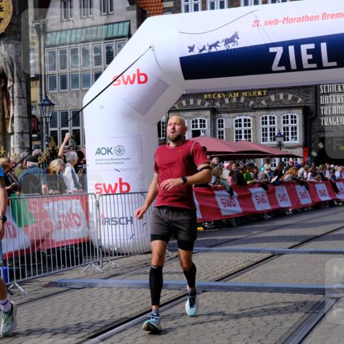 13.09.2026 - 21. swb-Marathon Bremen Tim E. http://msf.ph/oto/10359934 13.09.2026 12:56:44 Ziel 1212, 4936, 13224 meine-sportfotos.de