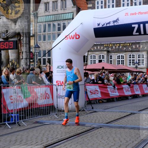13.09.2026 - 21. swb-Marathon Bremen Tim E. http://msf.ph/oto/10360034 13.09.2026 12:56:58 Ziel 901, 1212, 1288, 4936, 13224 meine-sportfotos.de
