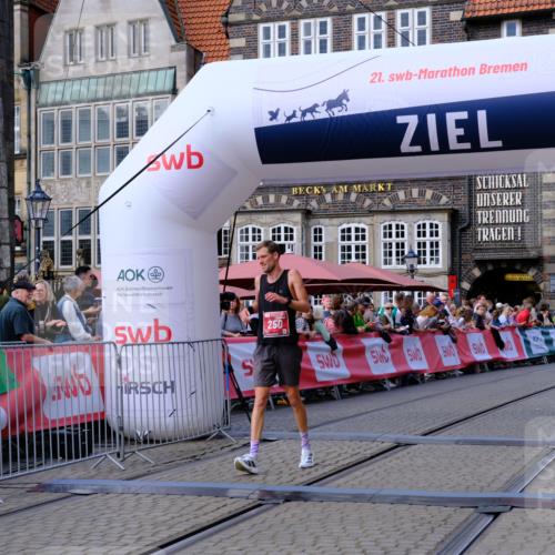 13.09.2026 - 21. swb-Marathon Bremen Tim E. http://msf.ph/oto/10360063 13.09.2026 12:57:02 Ziel 901, 1212, 1288, 4936, 7118 meine-sportfotos.de
