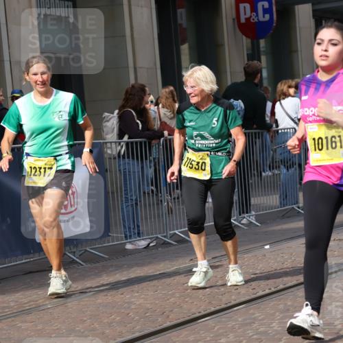 13.09.2026 - 21. swb-Marathon Bremen Strokosch-Dieckow http://msf.ph/oto/10360157 13.09.2026 11:20:19 Ziel 10161, 11296, 11529, 11530, 11541, 11675, 11980, 12153, 12285, 12316, 12317, 10430, 11244, 11296, 11333, 11337, 11546, 12374 meine-sportfotos.de