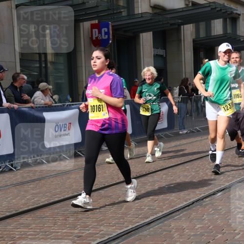 13.09.2026 - 21. swb-Marathon Bremen Strokosch-Dieckow http://msf.ph/oto/10360217 13.09.2026 11:20:20 Ziel 10161, 11529, 11530, 11541, 11675, 11980, 12153, 12285, 12316, 12317, 10430, 11244, 11296, 11333, 11337, 12374 meine-sportfotos.de