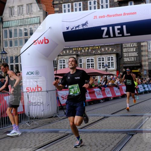 13.09.2026 - 21. swb-Marathon Bremen Tim E. http://msf.ph/oto/10360224 13.09.2026 12:57:18 Ziel 365, 573, 6201, 7118, 7671 meine-sportfotos.de