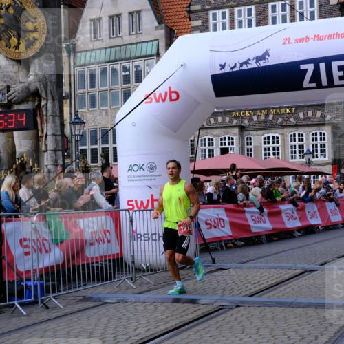 13.09.2026 - 21. swb-Marathon Bremen Tim E. http://msf.ph/oto/10360360 13.09.2026 12:57:22 Ziel 365, 573, 850, 3368, 6201, 7671 meine-sportfotos.de