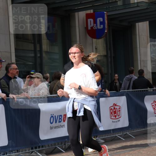 13.09.2026 - 21. swb-Marathon Bremen Strokosch-Dieckow http://msf.ph/oto/10360425 13.09.2026 11:20:25 Ziel 10161, 11529, 11530, 11541, 11675, 11980, 12153, 12316, 12317, 10161, 11244, 11296, 11333, 11337, 12285, 12374 meine-sportfotos.de