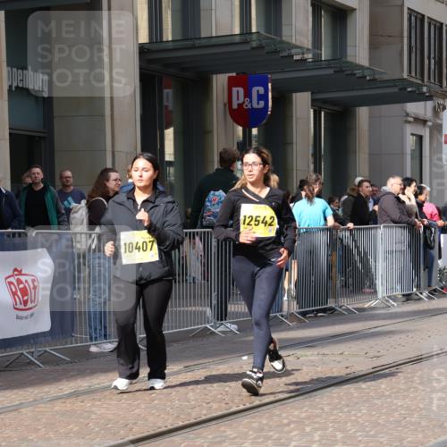 13.09.2026 - 21. swb-Marathon Bremen Strokosch-Dieckow http://msf.ph/oto/10360506 13.09.2026 11:20:48 Ziel 10407, 12542, 10161, 11529, 11530, 11541, 11675, 11980, 12153, 12316, 12317 meine-sportfotos.de