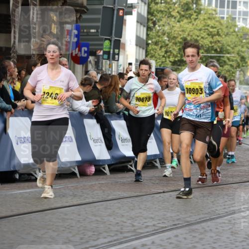 13.09.2026 - 21. swb-Marathon Bremen Strokosch-Dieckow http://msf.ph/oto/10360853 13.09.2026 10:58:14 Ziel 10078, 10460, 10543, 10559, 10565, 10707, 10728, 10826, 11136, 11153, 11332, 11532, 11568, 11824, 11856, 11863, 12228, 12231, 12427, 12551, 12555, 10249, 10530, 11004, 11120, 11131, 11152, 11202, 11384, 11403, 11420, 11455, 11686, 11750, 11906, 11952, 11953, 12092, 12518 meine-sportfotos.de