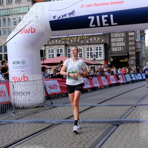 13.09.2026 - 21. swb-Marathon Bremen Tim E. http://msf.ph/oto/10360873 13.09.2026 12:57:57 Ziel 919, 4795 meine-sportfotos.de
