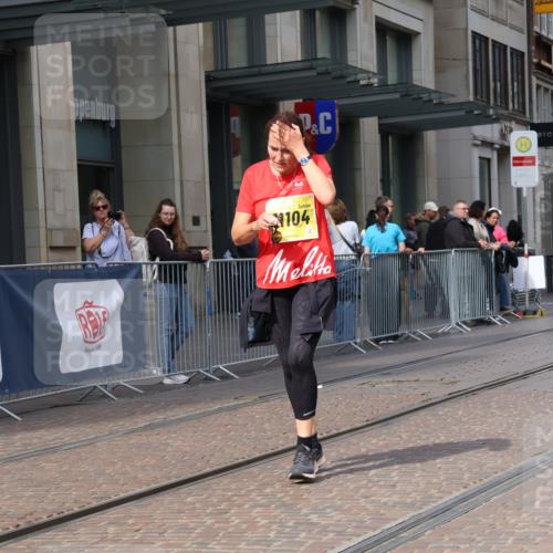 13.09.2026 - 21. swb-Marathon Bremen Strokosch-Dieckow http://msf.ph/oto/10360874 13.09.2026 11:21:16 Ziel 11104, 11262, 11780, 11821, 10407, 11780, 12542 meine-sportfotos.de