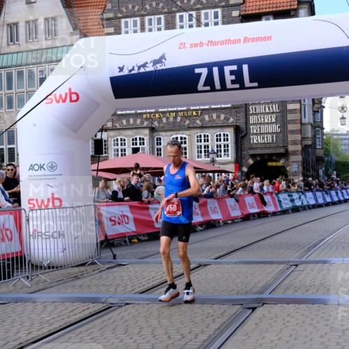 13.09.2026 - 21. swb-Marathon Bremen Tim E. http://msf.ph/oto/10360918 13.09.2026 12:58:01 Ziel 919, 4795 meine-sportfotos.de