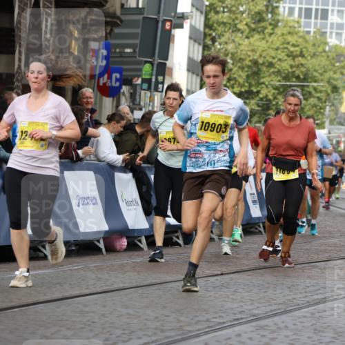 13.09.2026 - 21. swb-Marathon Bremen Strokosch-Dieckow http://msf.ph/oto/10360970 13.09.2026 10:58:15 Ziel 10078, 10543, 10559, 10565, 10604, 10707, 10728, 10826, 11136, 11153, 11332, 11532, 11568, 11824, 11856, 11863, 12228, 12231, 12427, 12551, 12555, 10530, 11004, 11131, 11152, 11202, 11384, 11403, 11455, 11686, 11750, 11906, 11953, 12092, 12180, 12518 meine-sportfotos.de