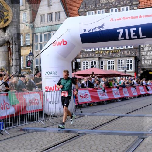 13.09.2026 - 21. swb-Marathon Bremen Tim E. http://msf.ph/oto/10360972 13.09.2026 12:58:14 Ziel 1323, 2099, 9065 meine-sportfotos.de