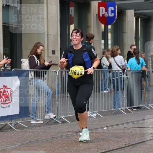 13.09.2026 - 21. swb-Marathon Bremen Strokosch-Dieckow http://msf.ph/oto/10360973 13.09.2026 11:21:40 Ziel 11639, 11698, 12157, 12211, 11104, 11262, 11780, 11821 meine-sportfotos.de