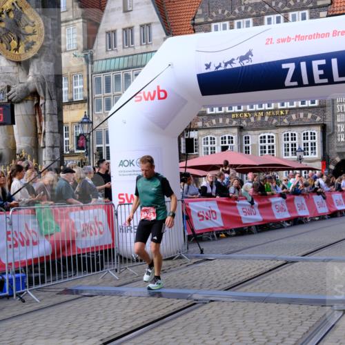 13.09.2026 - 21. swb-Marathon Bremen Tim E. http://msf.ph/oto/10360987 13.09.2026 12:58:14 Ziel 1323, 2099, 9065 meine-sportfotos.de