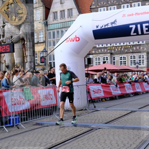13.09.2026 - 21. swb-Marathon Bremen Tim E. http://msf.ph/oto/10361000 13.09.2026 12:58:14 Ziel 1323, 2099, 9065 meine-sportfotos.de