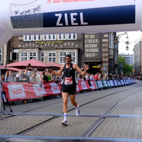 13.09.2026 - 21. swb-Marathon Bremen Tim E. http://msf.ph/oto/10361037 13.09.2026 12:58:25 Ziel 1323, 1379, 1604, 1717, 2073, 2099, 9065 meine-sportfotos.de