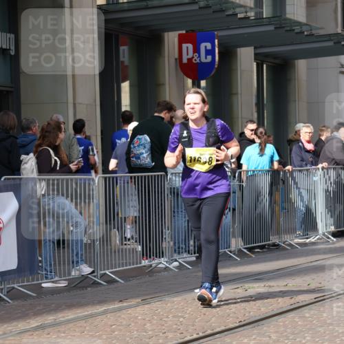 13.09.2026 - 21. swb-Marathon Bremen Strokosch-Dieckow http://msf.ph/oto/10361136 13.09.2026 11:21:49 Ziel 11698, 12157, 12211, 11104, 11639, 11821 meine-sportfotos.de