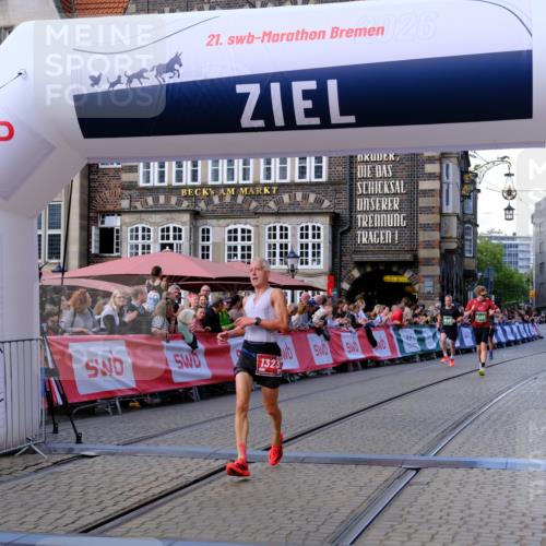 13.09.2026 - 21. swb-Marathon Bremen Tim E. http://msf.ph/oto/10361156 13.09.2026 12:58:46 Ziel 346, 1472, 5672, 6198, 8311, 8394 meine-sportfotos.de