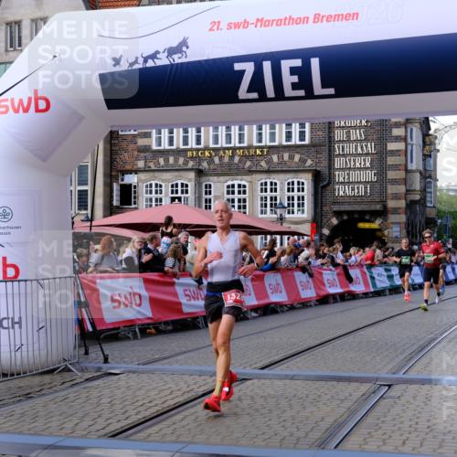 13.09.2026 - 21. swb-Marathon Bremen Tim E. http://msf.ph/oto/10361182 13.09.2026 12:58:47 Ziel 346, 1472, 2049, 5672, 6198, 8311, 8394 meine-sportfotos.de