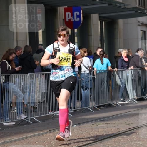 13.09.2026 - 21. swb-Marathon Bremen Strokosch-Dieckow http://msf.ph/oto/10361206 13.09.2026 11:21:51 Ziel 11698, 12157, 12211, 11104, 11639 meine-sportfotos.de
