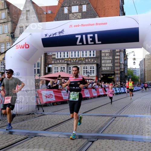 13.09.2026 - 21. swb-Marathon Bremen Tim E. http://msf.ph/oto/10361364 13.09.2026 12:58:54 Ziel 346, 2049, 5672, 6198, 8311, 8394 meine-sportfotos.de