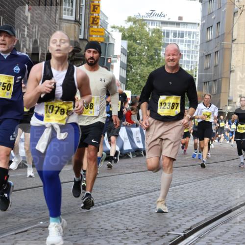 13.09.2026 - 21. swb-Marathon Bremen Strokosch-Dieckow http://msf.ph/oto/10361447 13.09.2026 10:58:24 Ziel 10494, 10543, 10559, 10604, 10673, 10798, 10826, 10828, 10903, 10914, 10931, 10932, 11136, 11295, 11332, 11388, 11752, 11863, 11884, 12386, 12387, 12441, 12482, 12551, 10878, 10879, 11004, 11030, 11189, 11384, 11955, 12180, 12237, 12320, 12499, 12505 meine-sportfotos.de