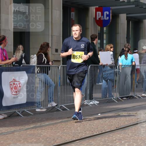 13.09.2026 - 21. swb-Marathon Bremen Strokosch-Dieckow http://msf.ph/oto/10361787 13.09.2026 11:22:29 Ziel 11574, 12083, 10710, 10968, 11423, 11579, 12444 meine-sportfotos.de