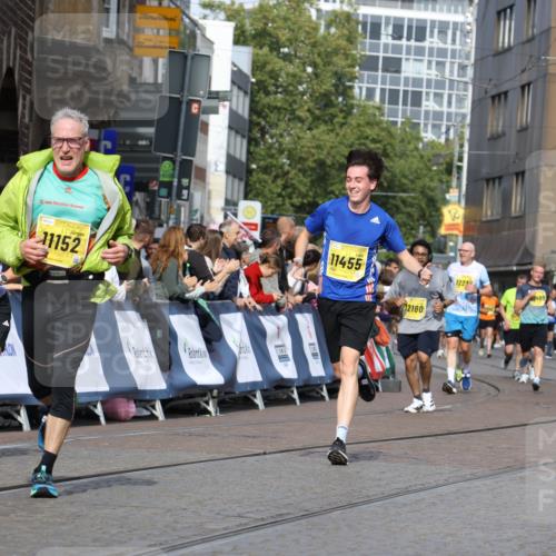 13.09.2026 - 21. swb-Marathon Bremen Strokosch-Dieckow http://msf.ph/oto/10361828 13.09.2026 10:58:32 Ziel 10249, 10494, 10530, 10543, 10604, 10673, 10750, 10798, 10826, 10828, 10903, 10914, 10931, 10932, 11120, 11131, 11202, 11295, 11388, 11403, 11420, 11750, 11752, 11884, 11906, 11952, 12017, 12092, 12386, 12387, 12441, 12482, 11030, 11189, 11228, 11488, 11743, 11955, 12237, 12320, 12505 meine-sportfotos.de